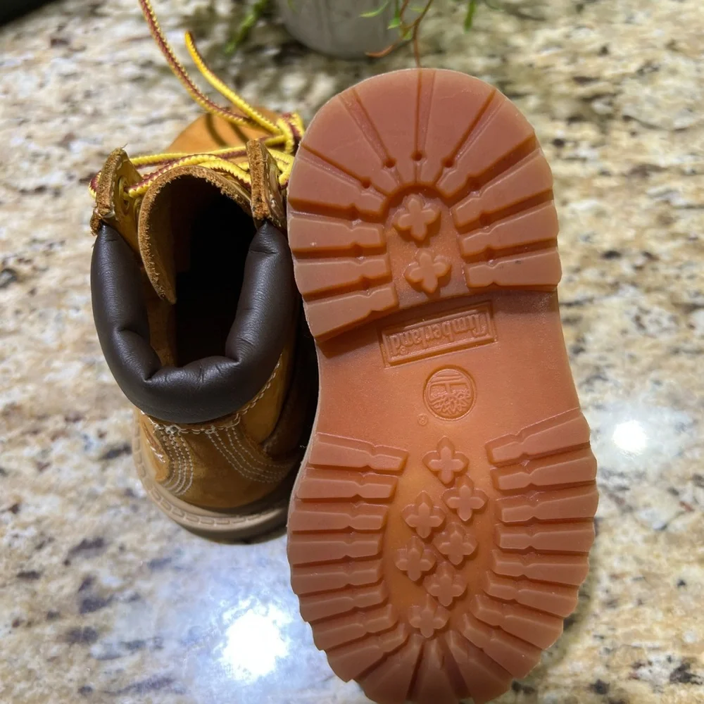 Timberland Tan and Brown Leather Boots with Rugged Sole 5M